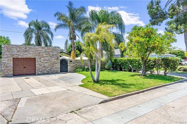 Santa Ana, CA 92703,904 N Lowell ST