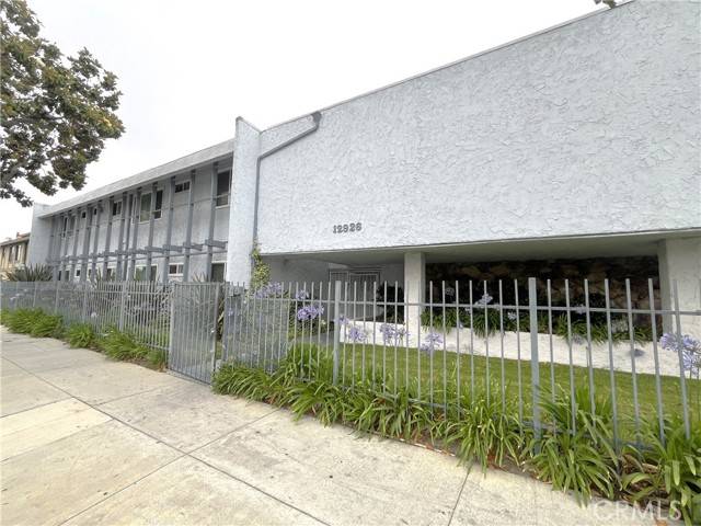 Hawthorne, CA 90250,12926 Doty AVE 23