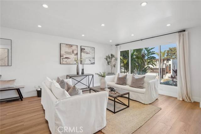 Manhattan Beach, CA 90266,2501 N Poinsettia AVE