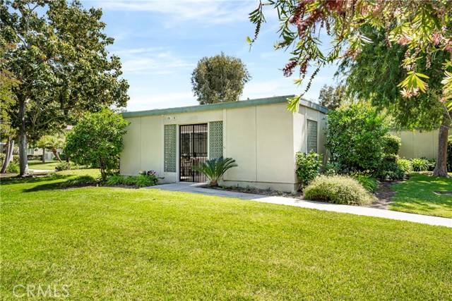 Laguna Woods, CA 92637,71 Calle Aragon B