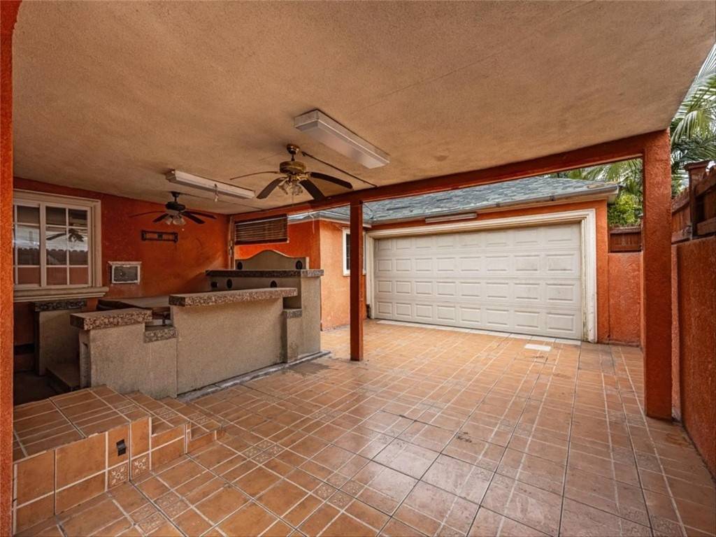 Lynwood, CA 90262,10933 Sampson AVE