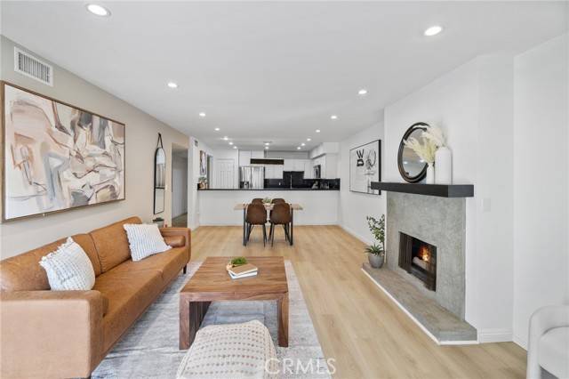 Los Angeles, CA 90068,1940 N Highland AVE 2