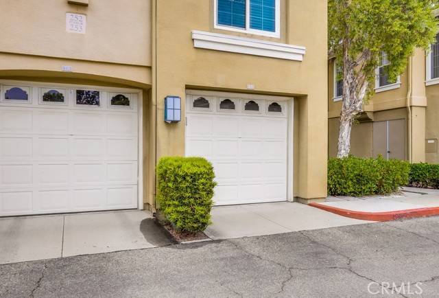 Tustin, CA 92782,253 Gallery WAY
