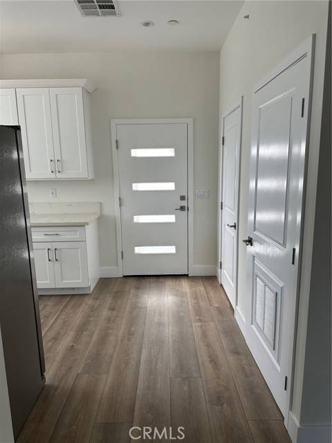 North Hollywood, CA 91601,5132 Cahuenga BLD 4