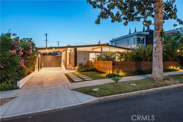 Long Beach, CA 90814,377 Flint AVE