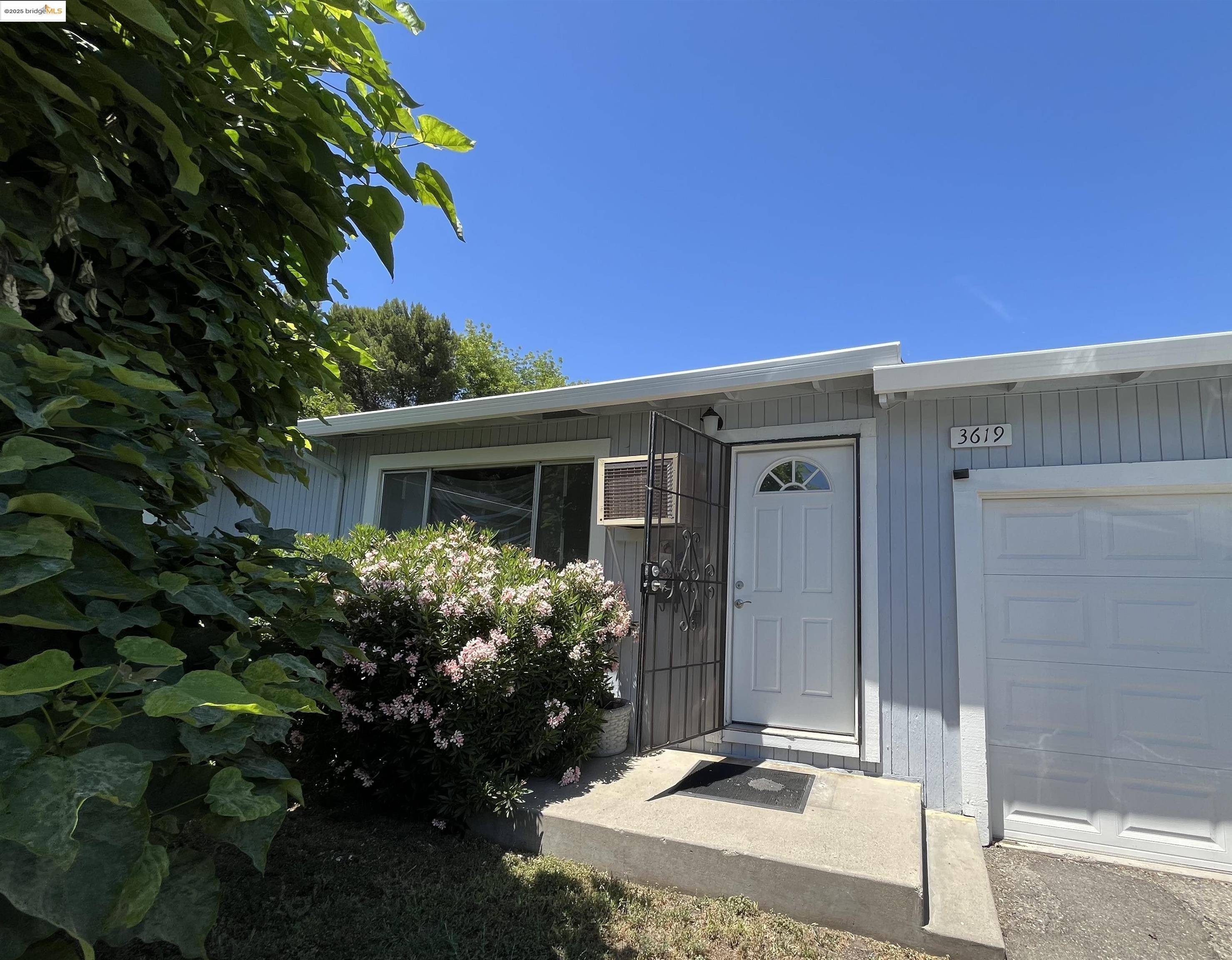 Stockton, CA 95204,3619 DeOvan St