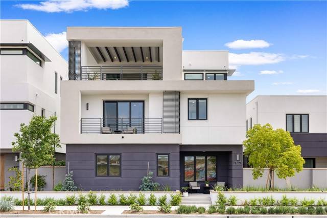 Tustin, CA 92782,2126 Airship Ave