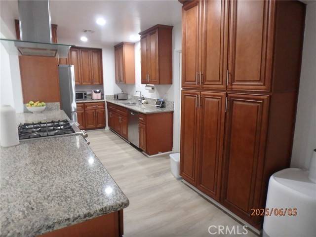Van Nuys, CA 91406,17457 Covello ST