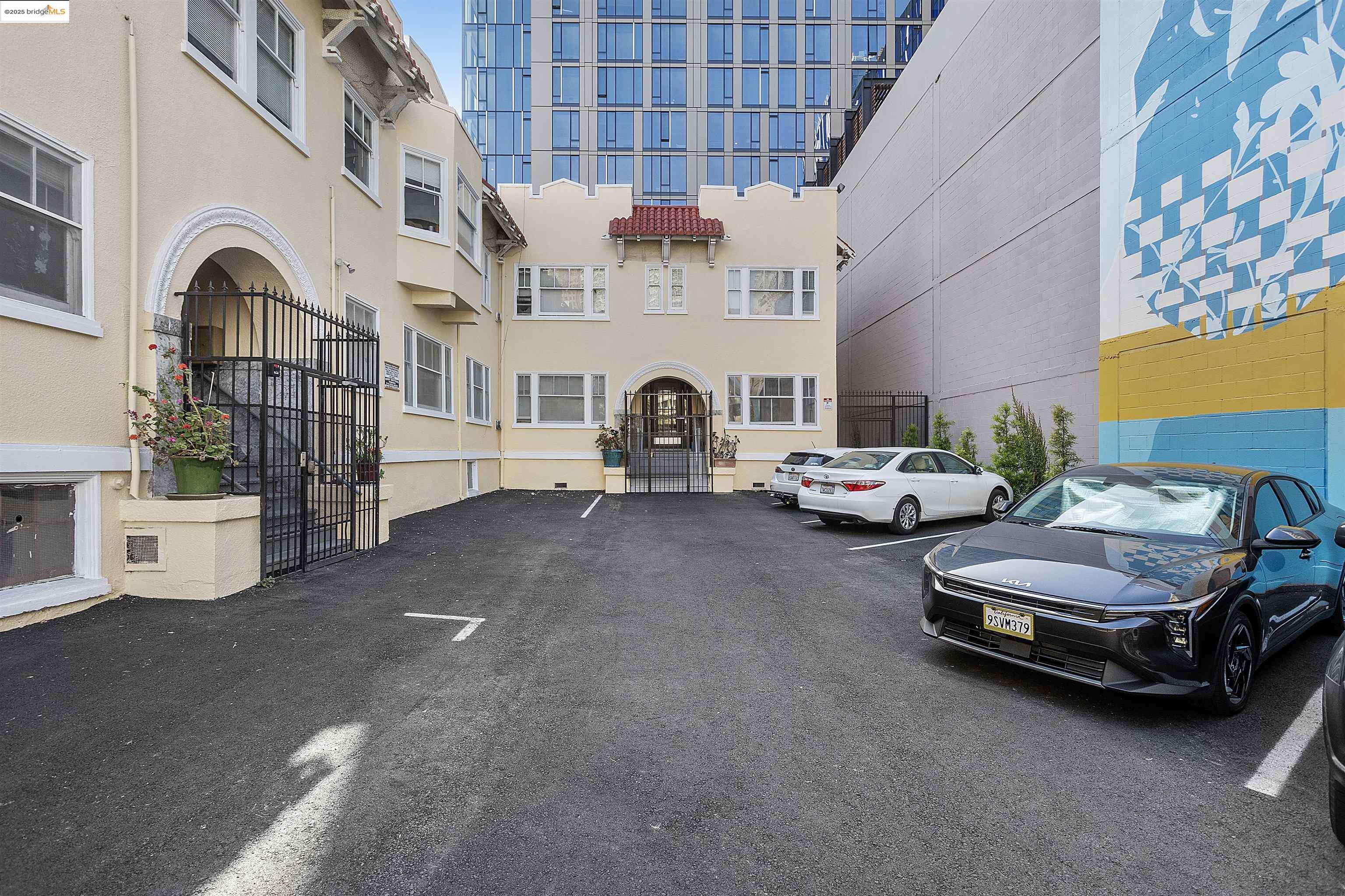 Oakland, CA 94612,2337 Harrison St