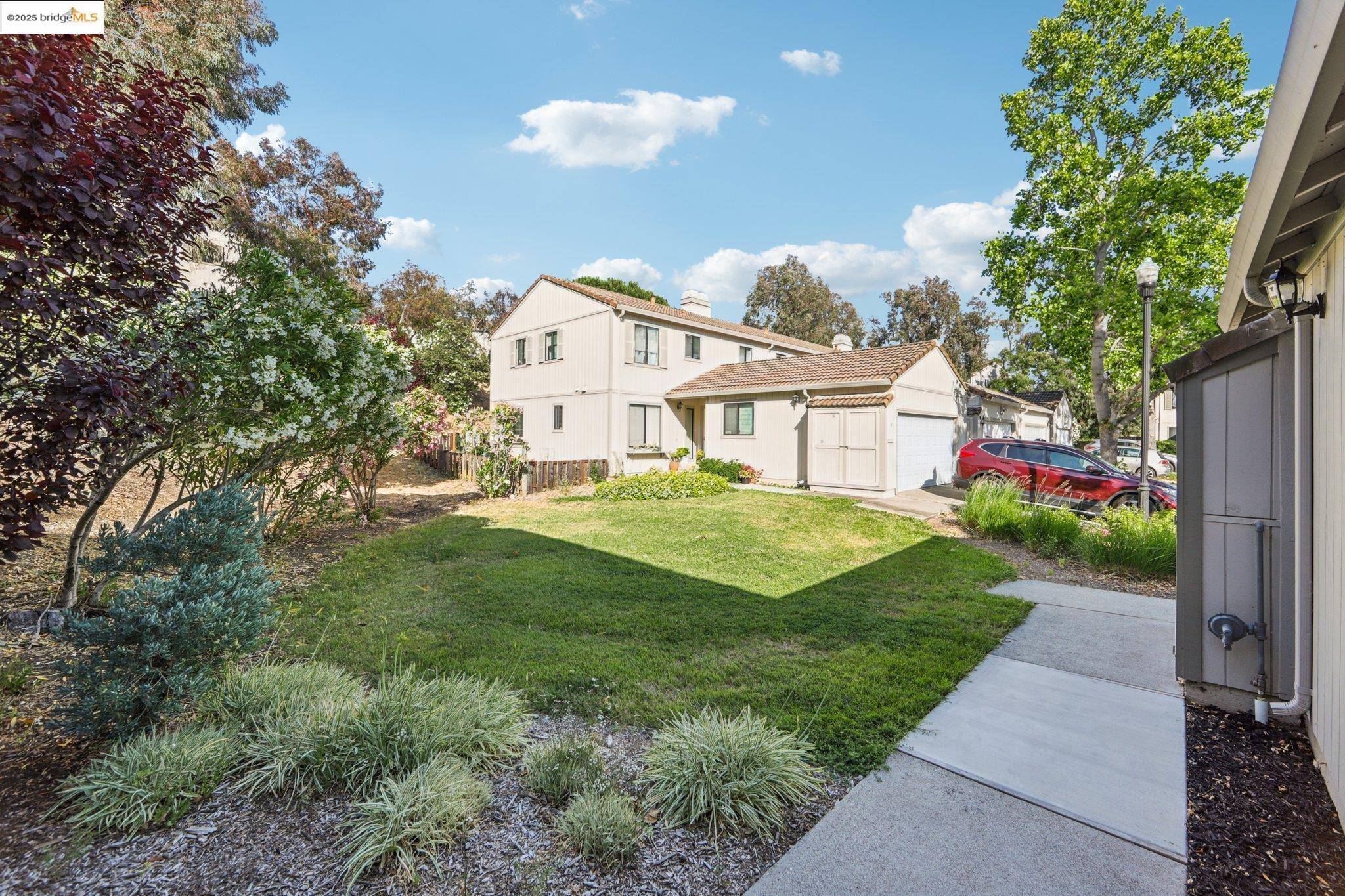 Hercules, CA 94547,9 Moraine CT