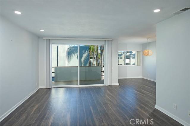 Sherman Oaks, CA 91423,4915 Tyrone AVE 318