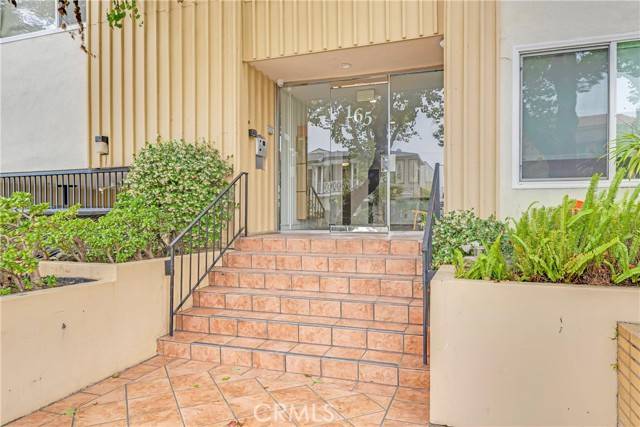 Beverly Hills, CA 90211,165 N Swall DR 105