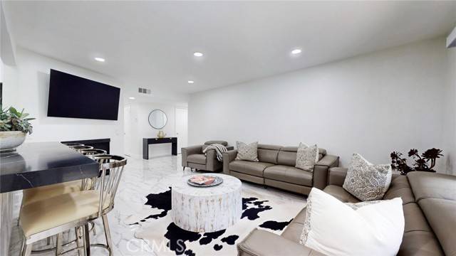 Calabasas, CA 91302,4632 Park Granada 93
