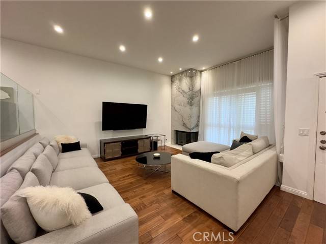 Encino, CA 91316,5533 Edward E Horton LN 3