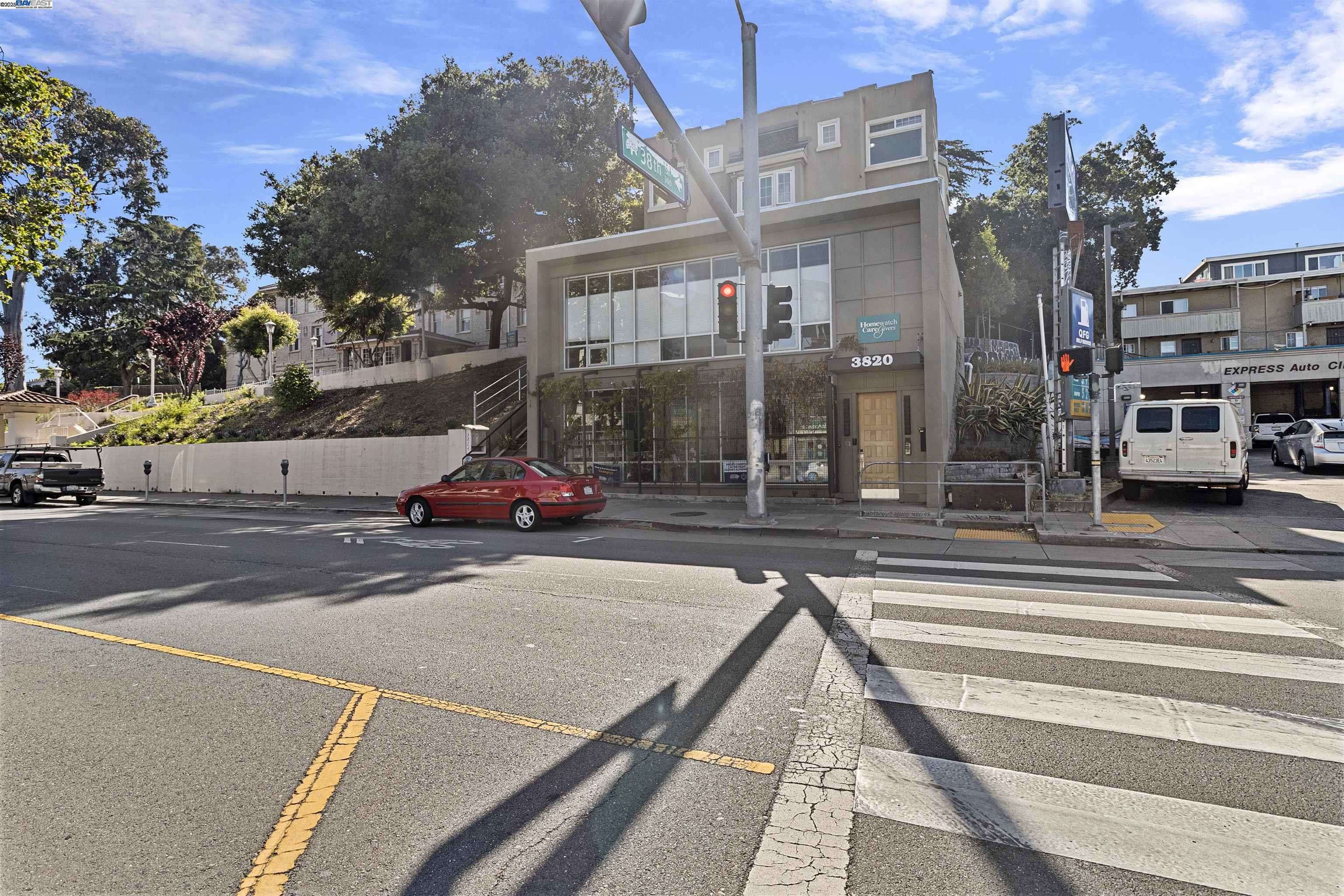 Oakland, CA 94611,3820 Broadway