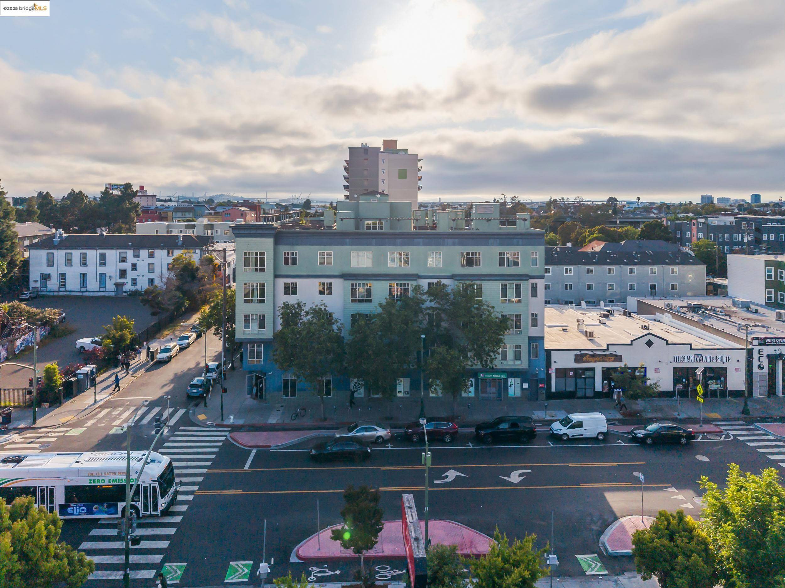 Oakland, CA 94612,2407 Telegraph Ave 504