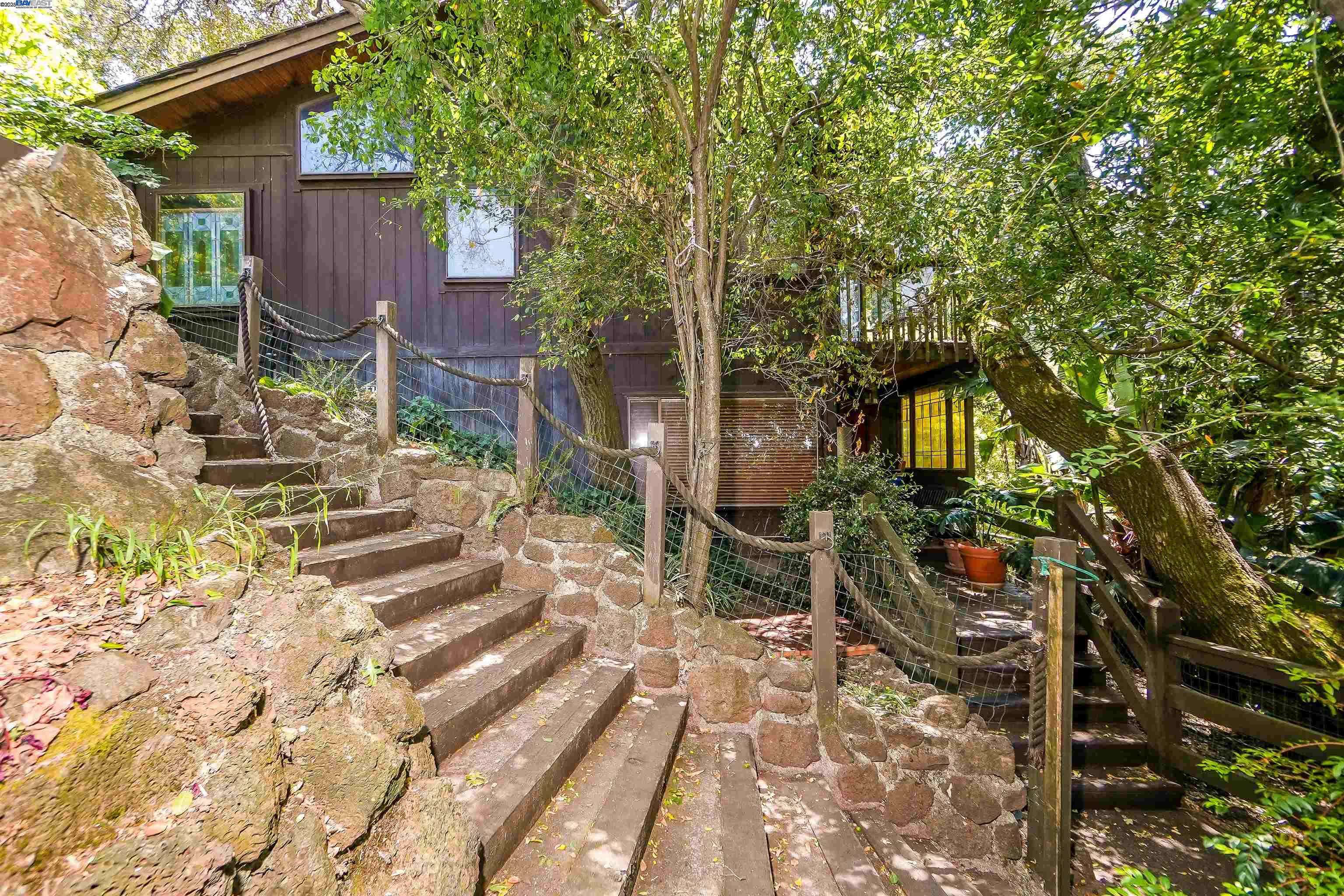 San Rafael, CA 94903-3840,21 Red Rock WAY