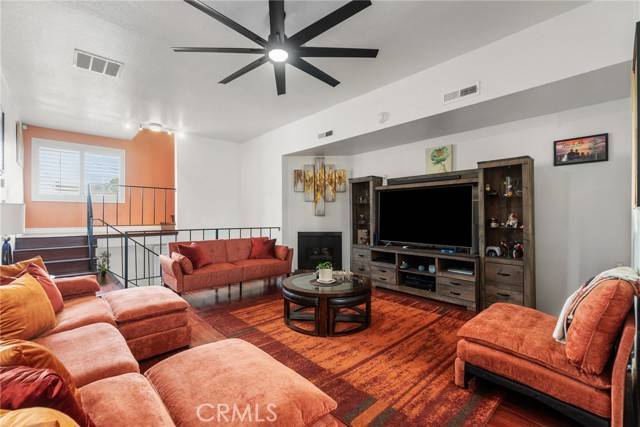 Inglewood, CA 90302,323 E Plymouth ST 10