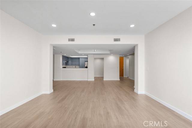 Sherman Oaks, CA 91423,4348 Mammoth AVE 102
