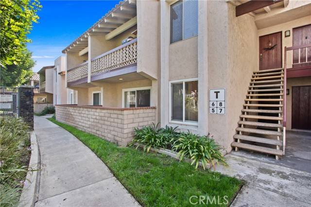 Orange, CA 92868,700 W La Veta AVE T5