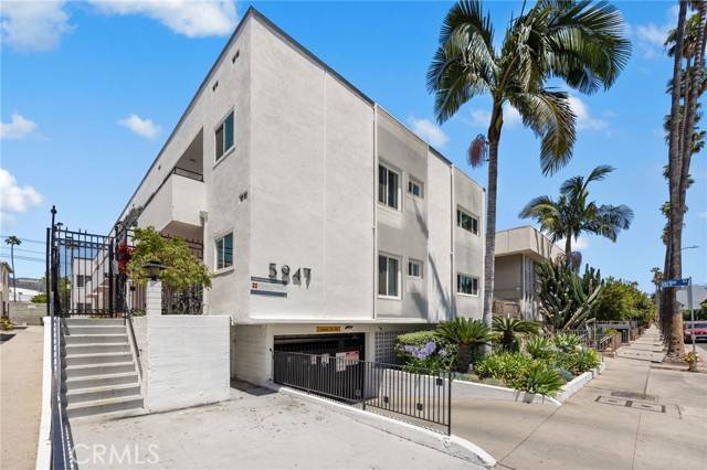 Los Angeles, CA 90028,5947 Carlton WAY