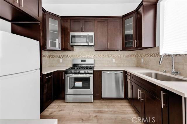 Van Nuys, CA 91405,7419 N Mia LN