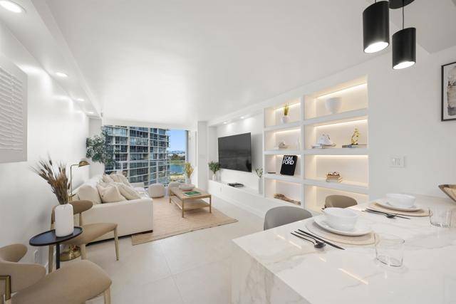 Coronado, CA 92118,1760 Avenida del Mundo 901