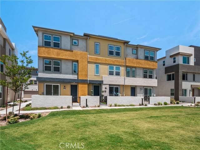 Valencia, CA 91381,27148 Valley Oak PL