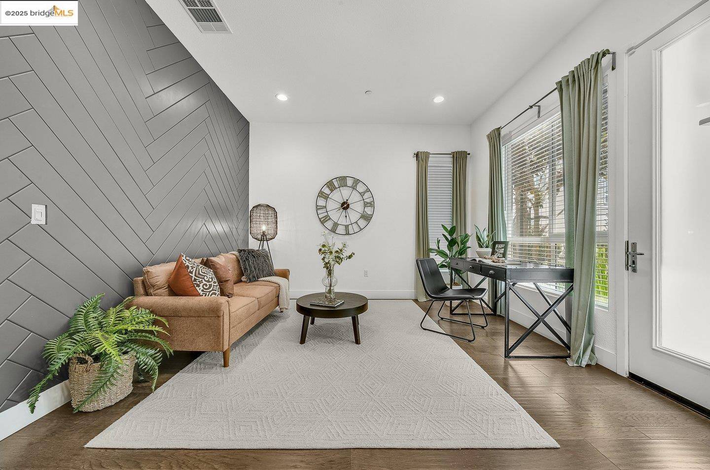 Richmond, CA 94804,1496 Seawind Dr