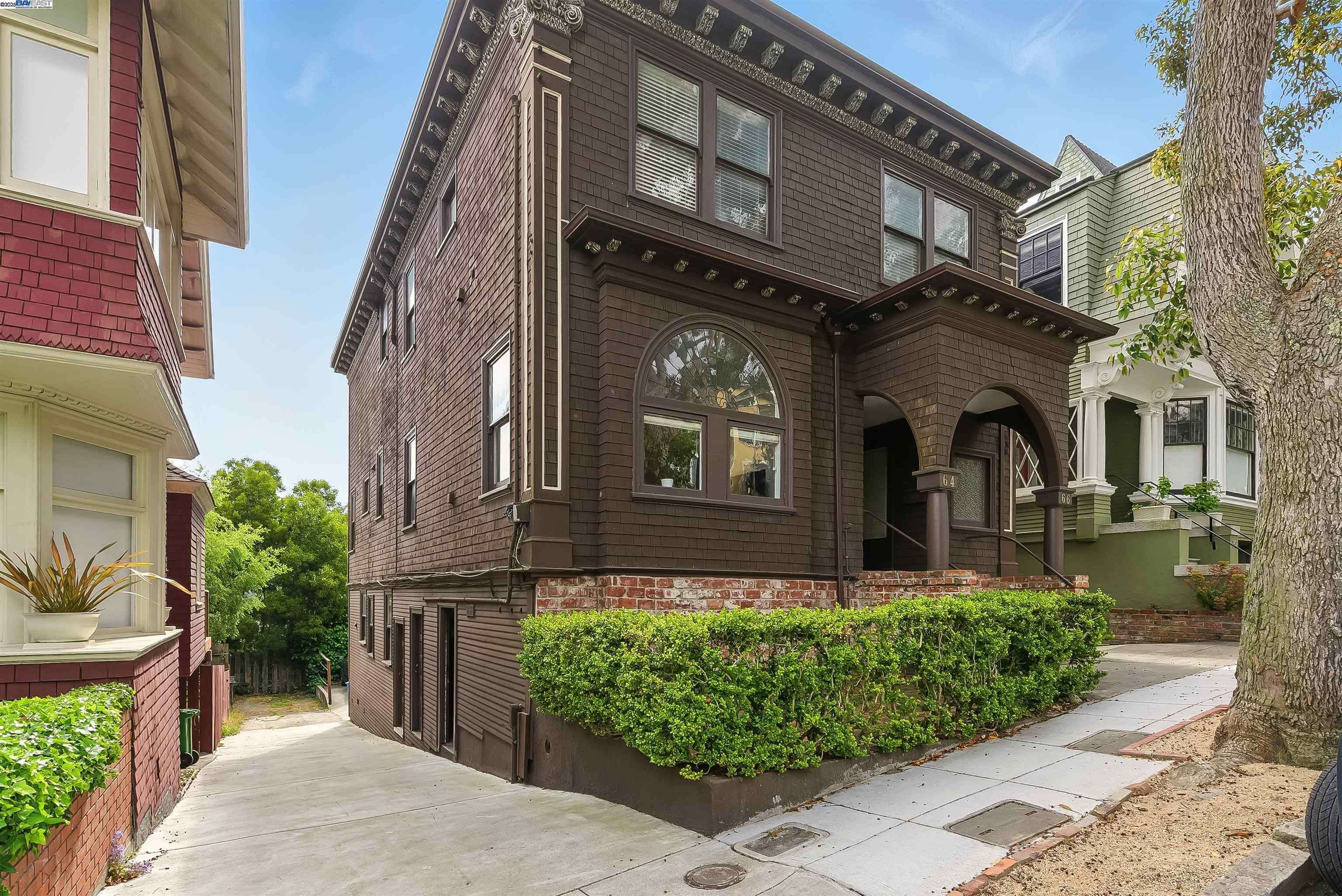 San Francisco, CA 94117,64-66 Woodland Ave