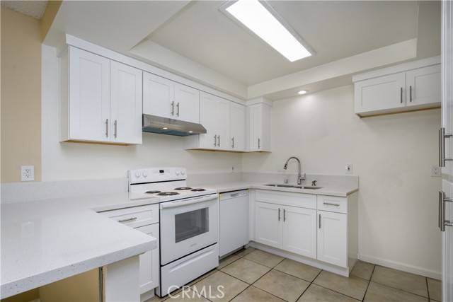 Tustin, CA 92780,1881 Mitchell AVE 8