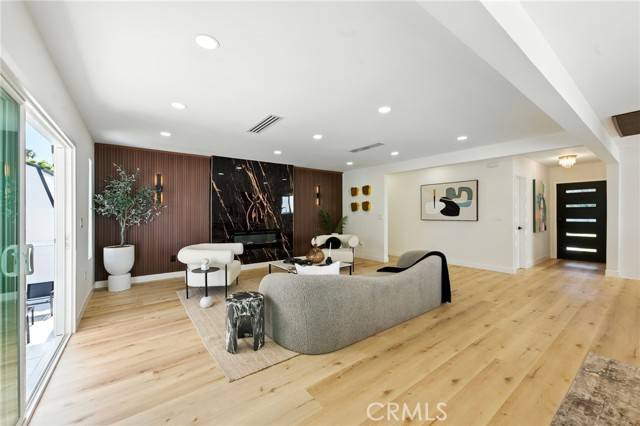 Sherman Oaks, CA 91401,13021 Killion ST