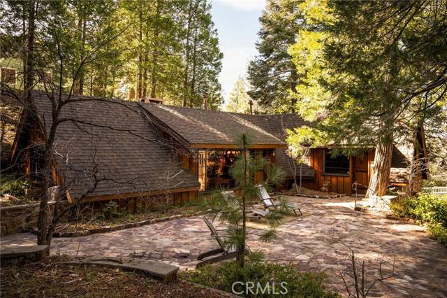 Lake Arrowhead, CA 92352,324 Summit DR