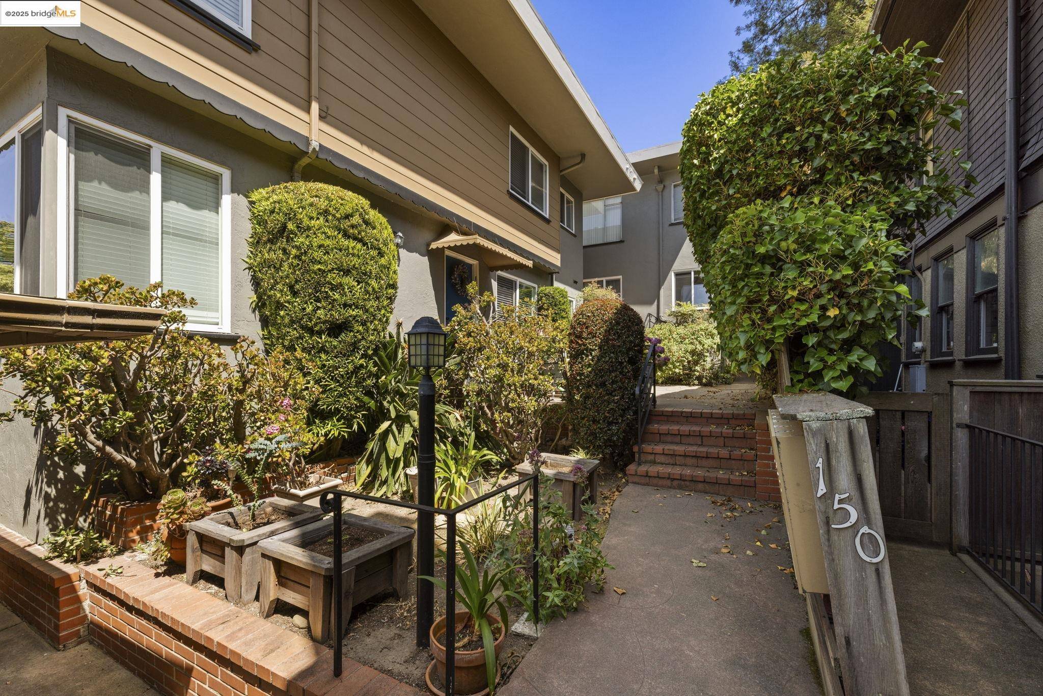 Piedmont, CA 94611,150 Monticello