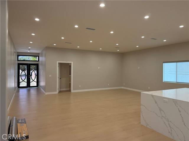 Burbank, CA 91501,820 E Tujunga AVE