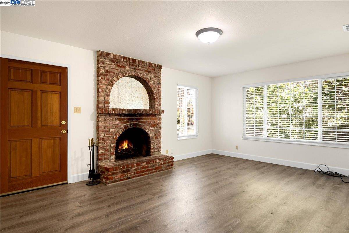 Hayward, CA 94541,21585 Montgomery St