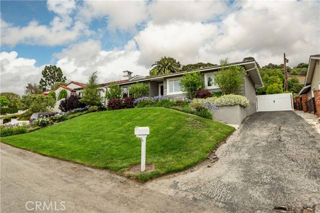 Palos Verdes Estates, CA 90274,2124 Via Rivera