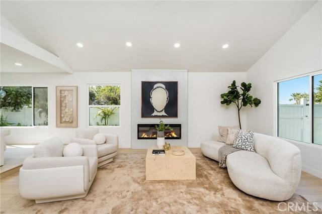 Glendale, CA 91206,3195 Chadney DR