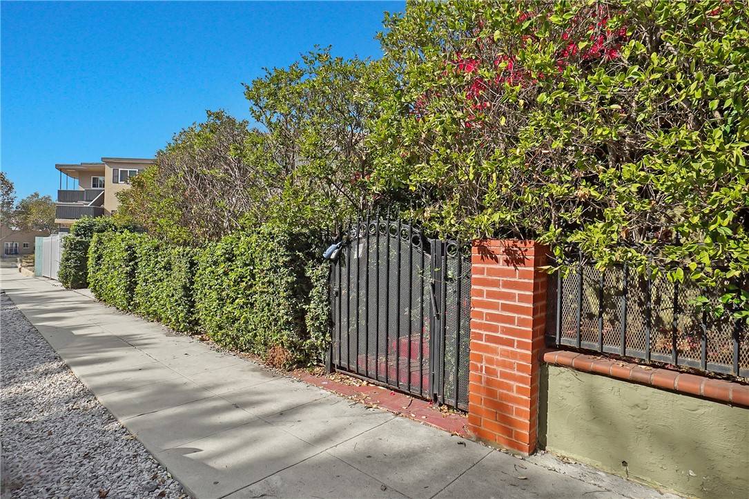 Los Angeles, CA 90026,3517 Ellsworth ST