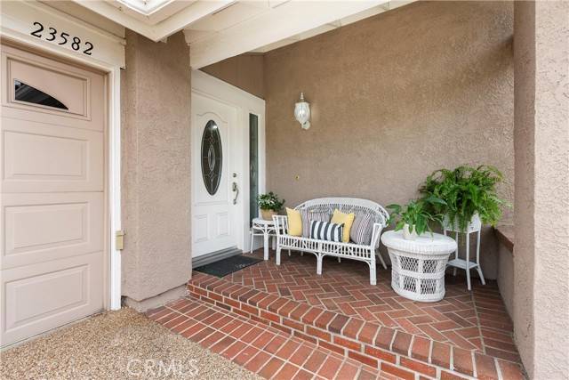 Mission Viejo, CA 92692,23582 Villena
