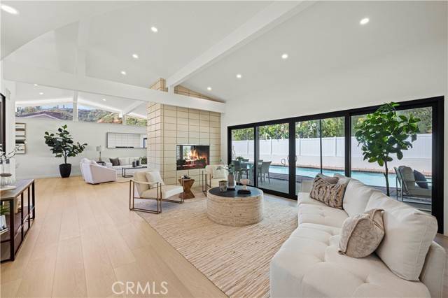 Glendale, CA 91208,2414 Las Positas RD