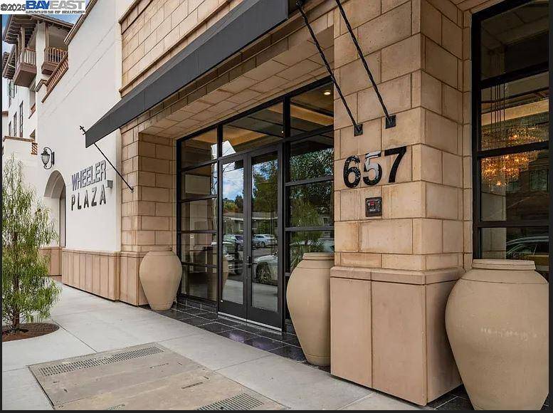San Carlos, CA 94070,657 Walnut St 325