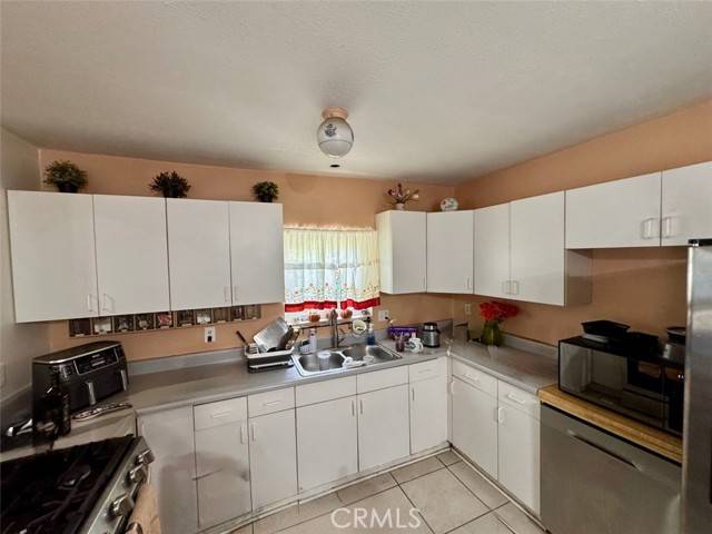 Los Angeles, CA 90065,4126 Toland WAY