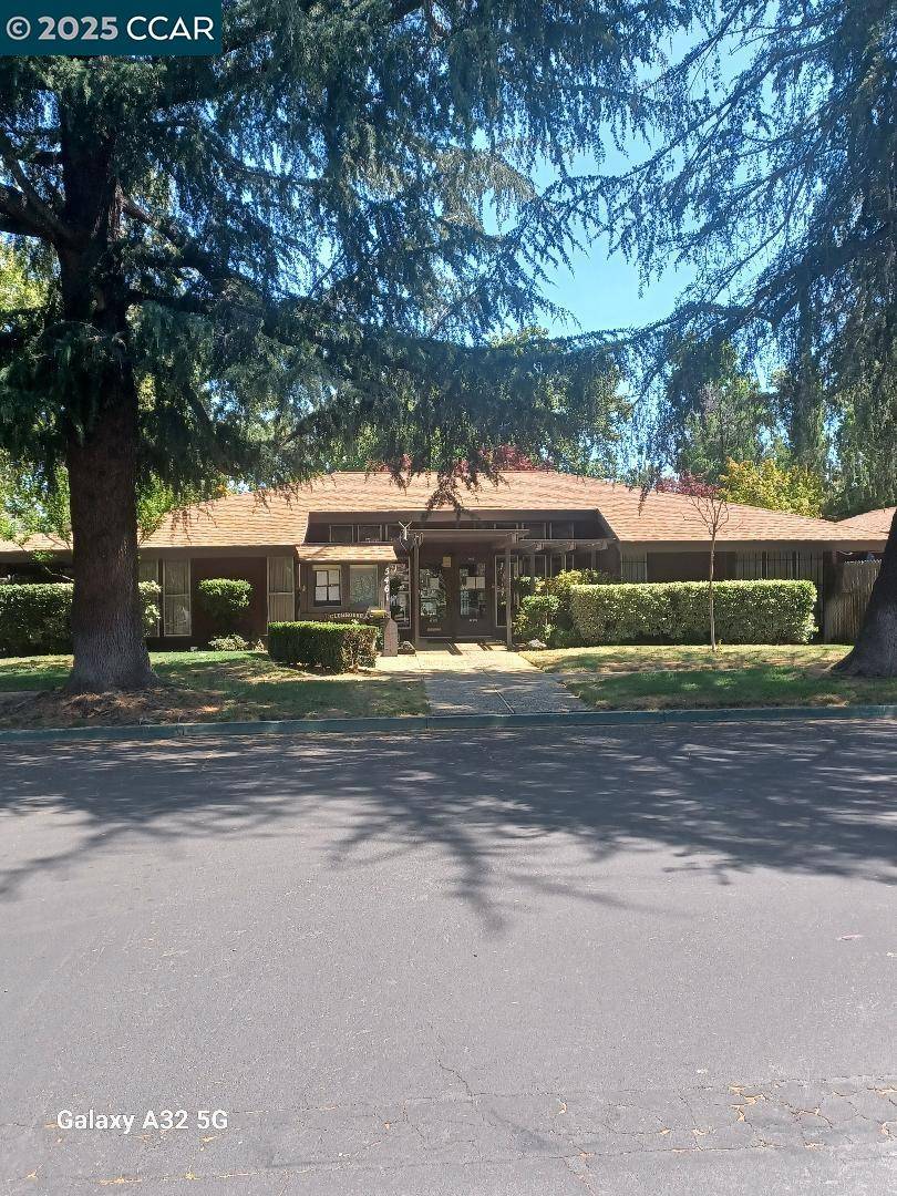 Concord, CA 94521,5496 Roundtree Dr D