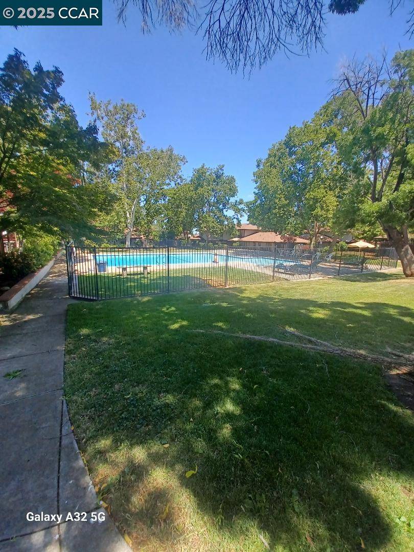 Concord, CA 94521,5496 Roundtree Dr D