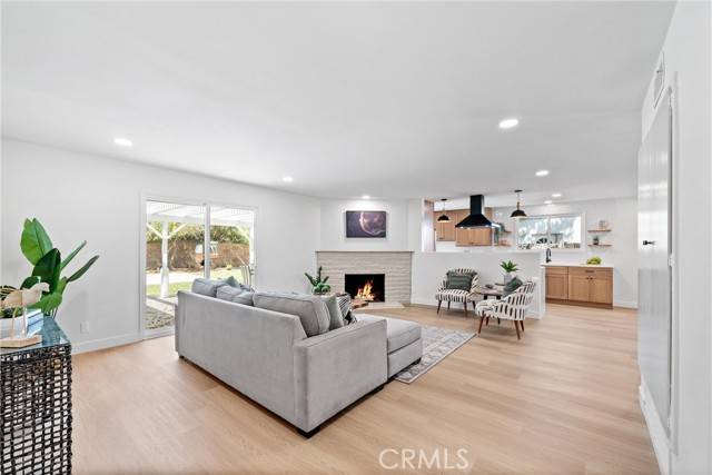 West Hills, CA 91307,24155 Kittridge ST