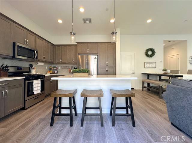 Corona, CA 92883,4173 Horvath ST 104
