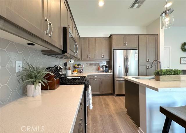 Corona, CA 92883,4173 Horvath ST 104