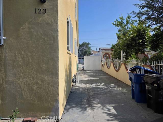 Los Angeles, CA 90003,123 E Gage AVE