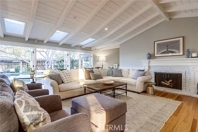 Corona Del Mar, CA 92625,407 Mendoza TER